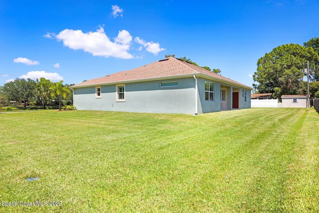 Photo of 335 Pine Boulevard