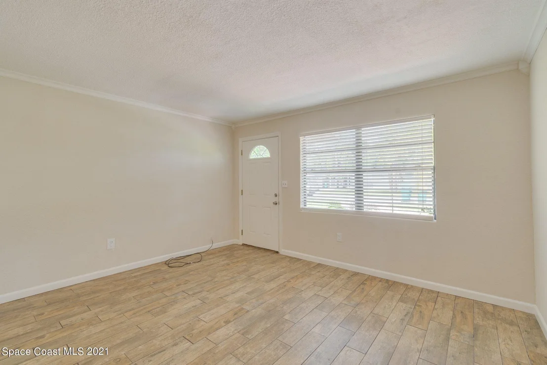 Photo of 1933 Oakwood Drive