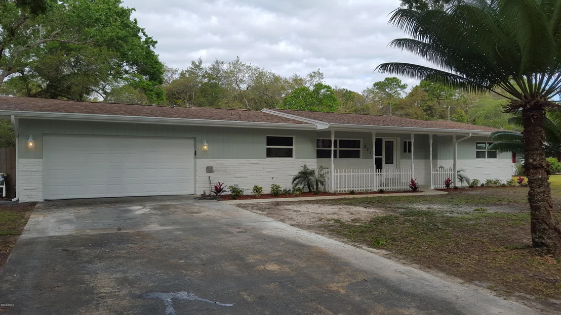 Photo of 327 Meadowood Lane