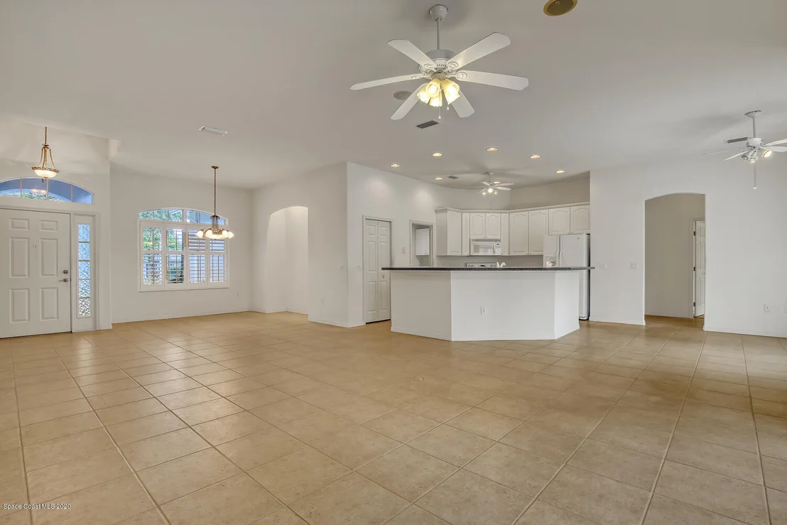 Photo of 975 Pineland Drive