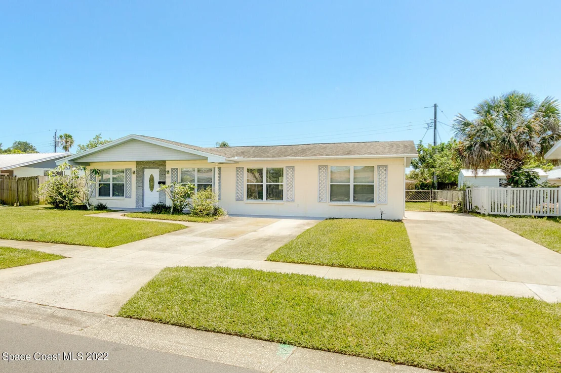 Photo of 2205 Lakeview Drive