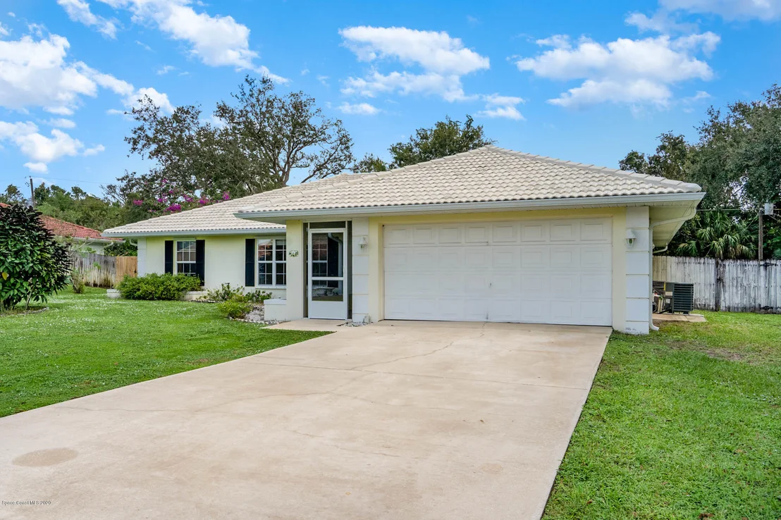 Photo of 2762 School Drive NE