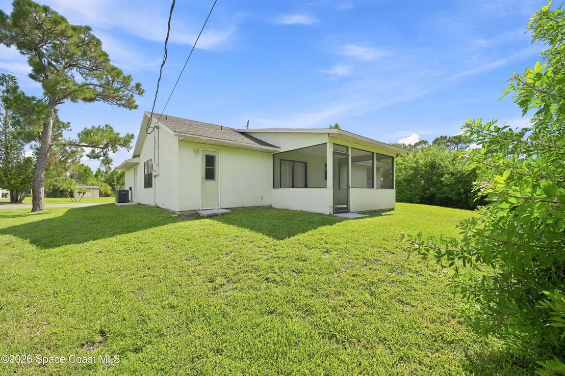 Photo of 2425 Cogan Drive SE