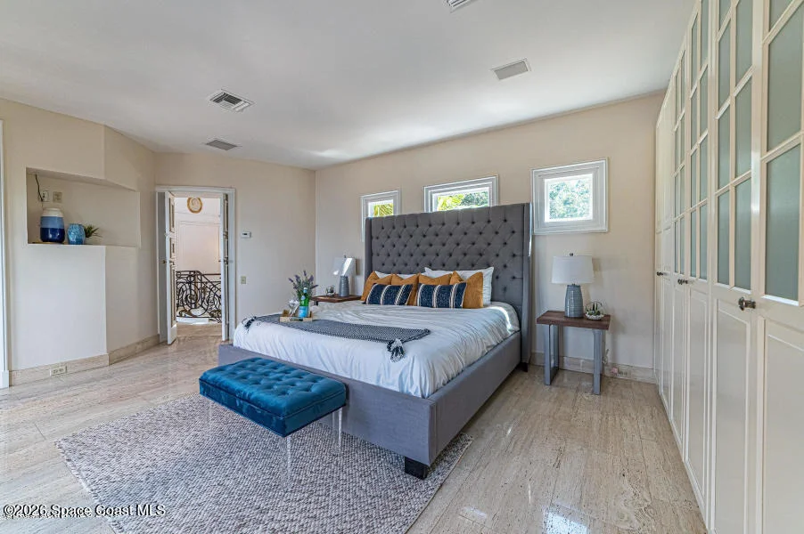 Photo of 1000 N Riverside Drive