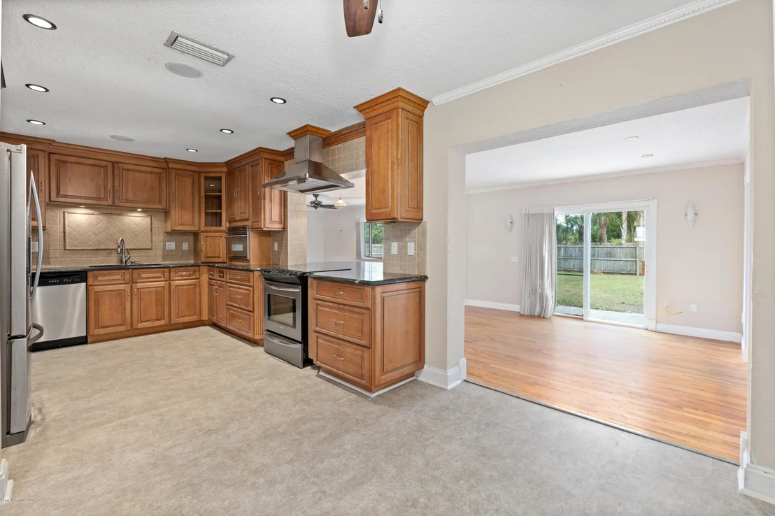 Photo of 839 Knecht Road NE