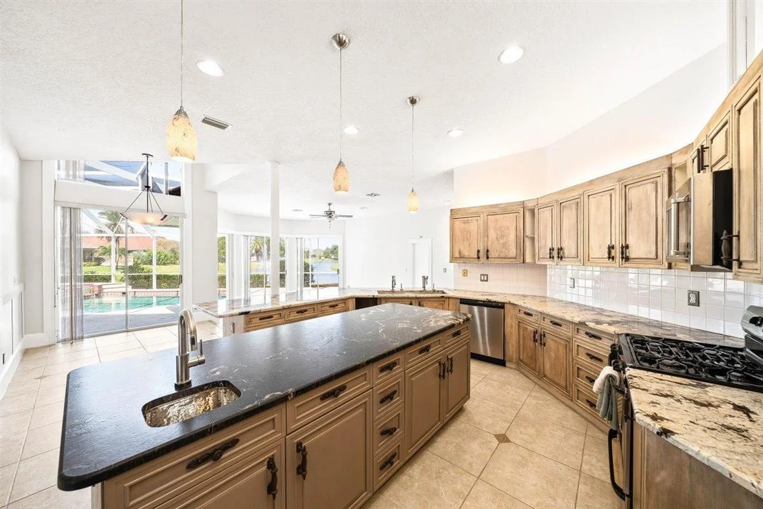 Photo of 680 Falcon Drive