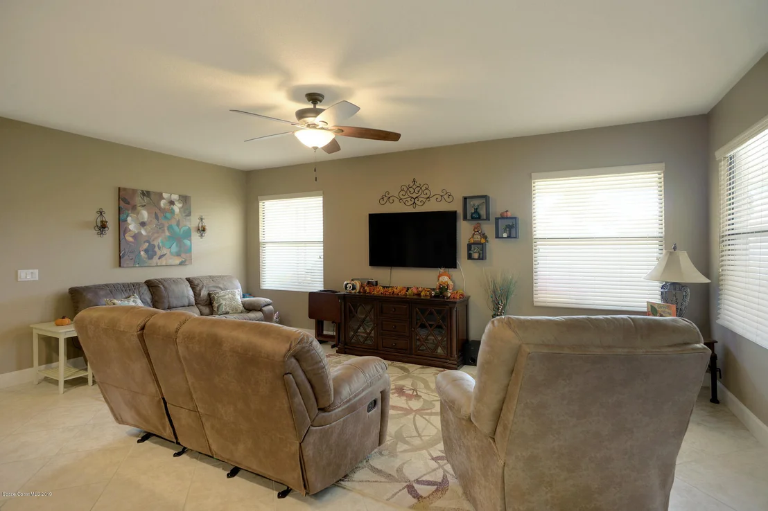 Photo of 1345 Talon Way