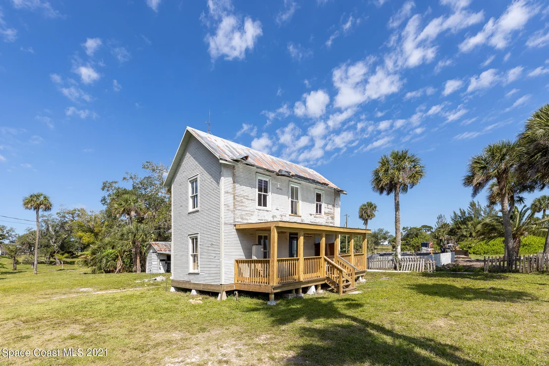 Photo of 1935 Pineapple Avenue