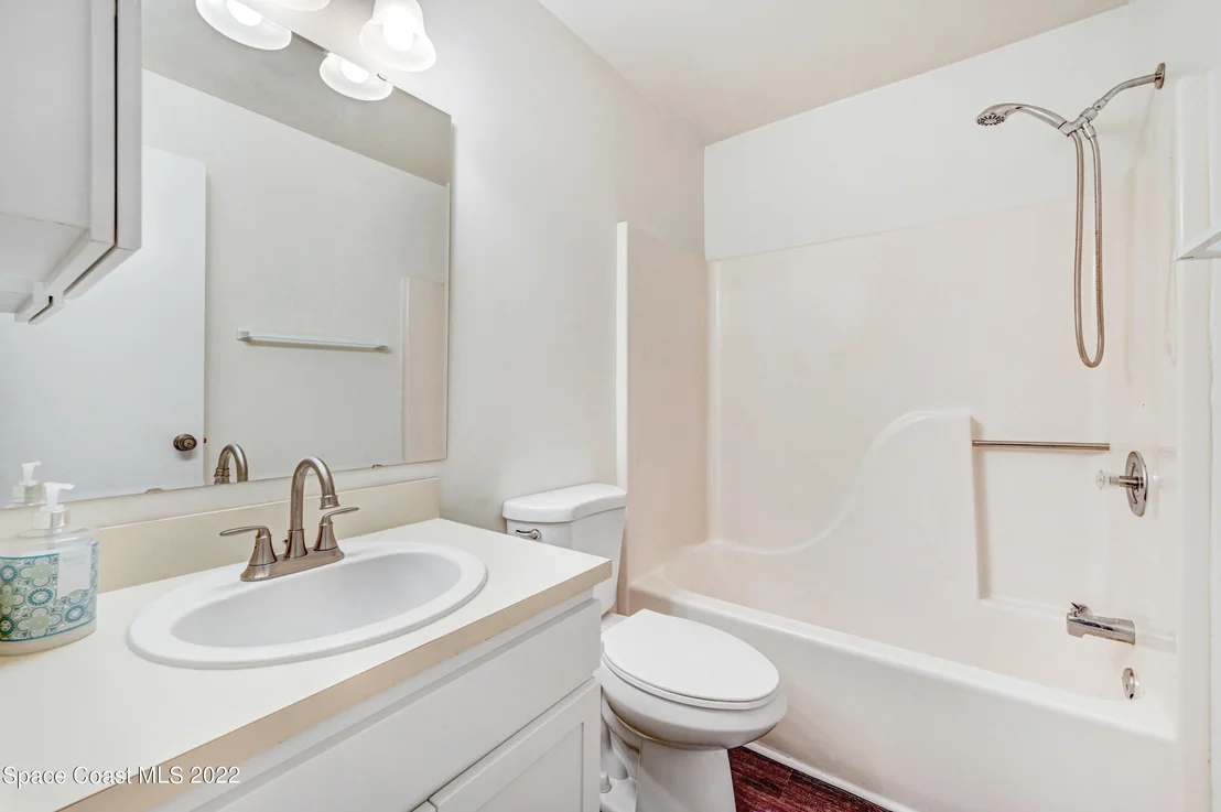 Photo of Unit 207 at 1720 Murrell Road