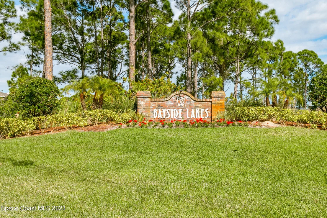 Photo of 2124 Windbrook Drive SE