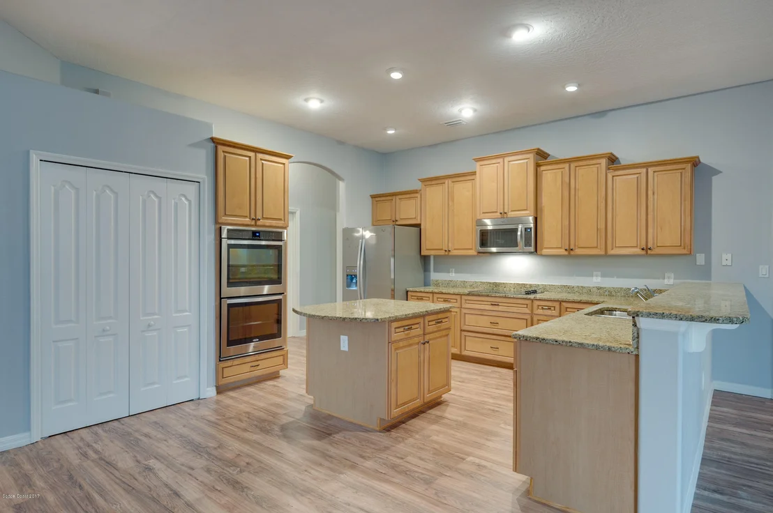Photo of 2118 Windbrook Drive SE
