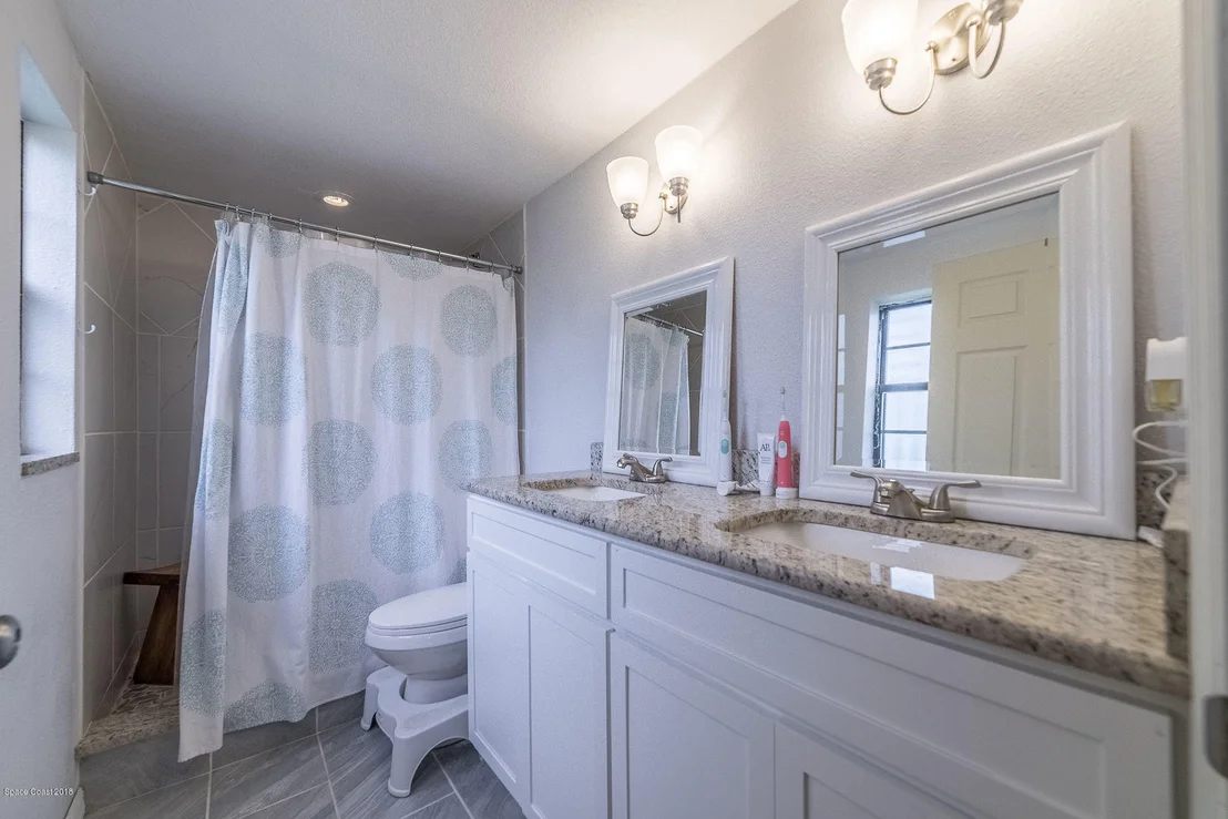 Photo of 812 W Highland Drive