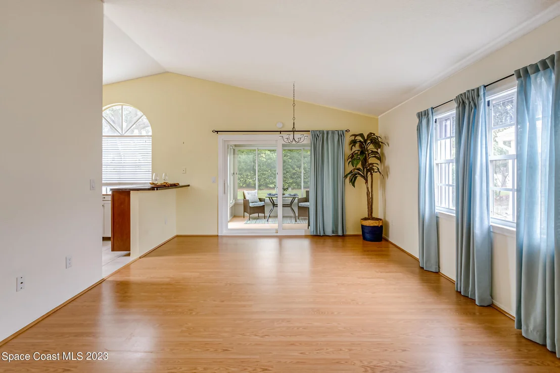 Photo of 921 Wateroak Drive NE