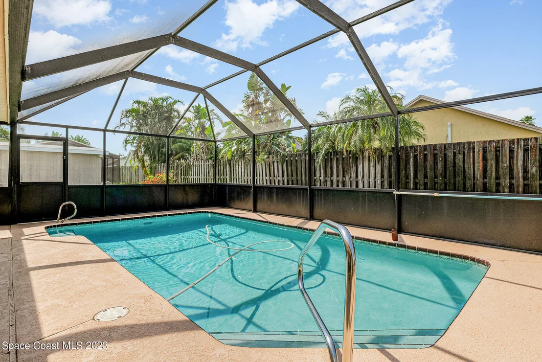 Photo of 1241 Lakeview Drive