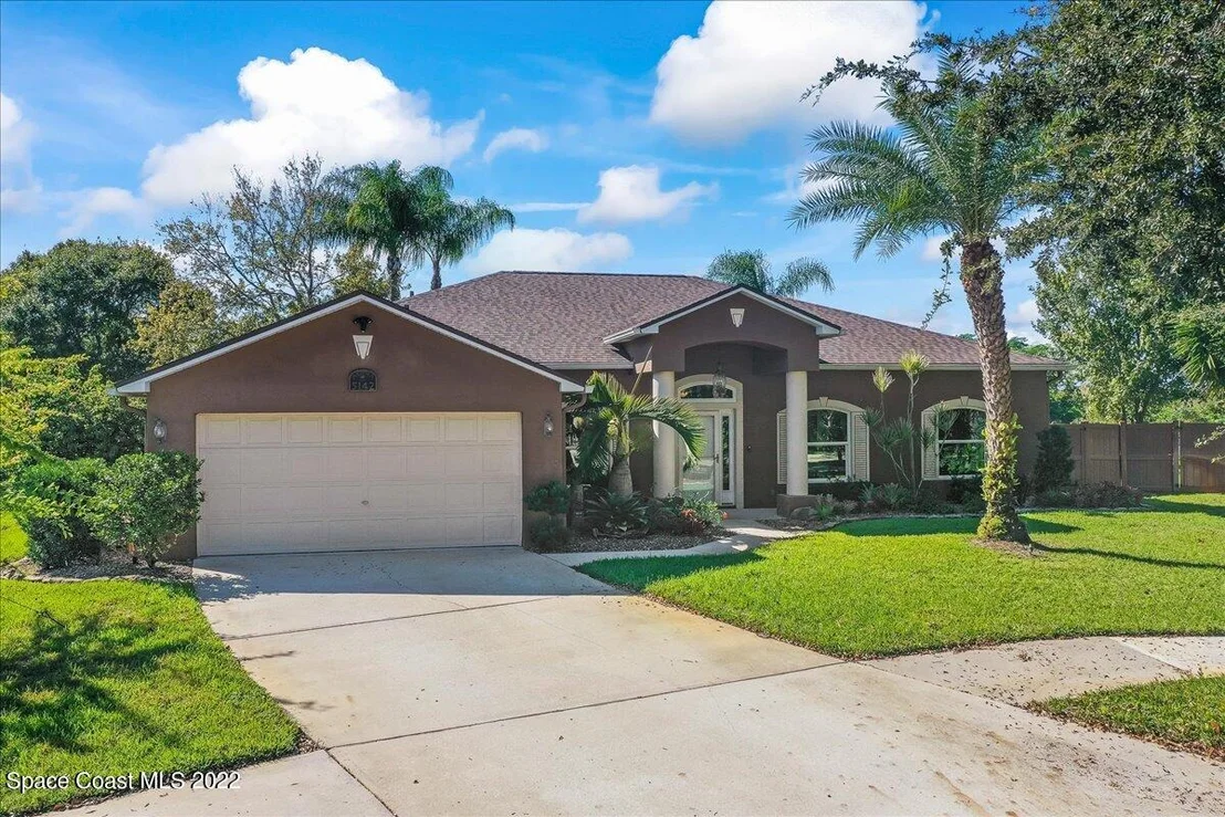Photo of 5142 Cocoplum Avenue