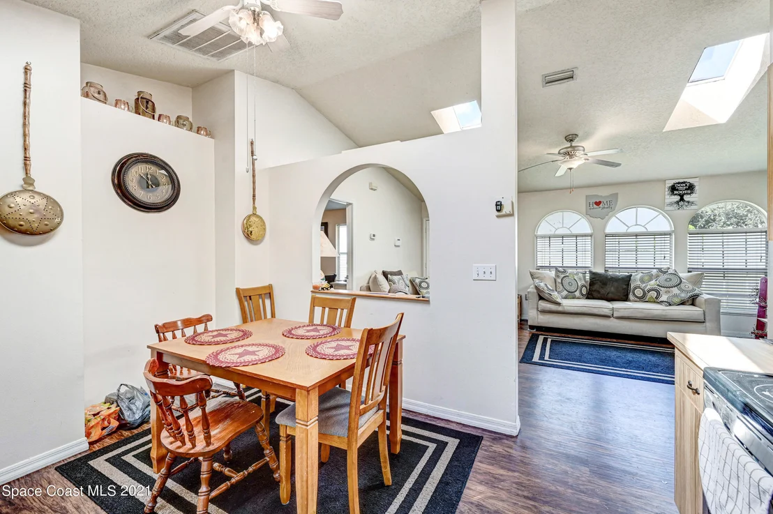 Photo of 6621 Bancroft Avenue