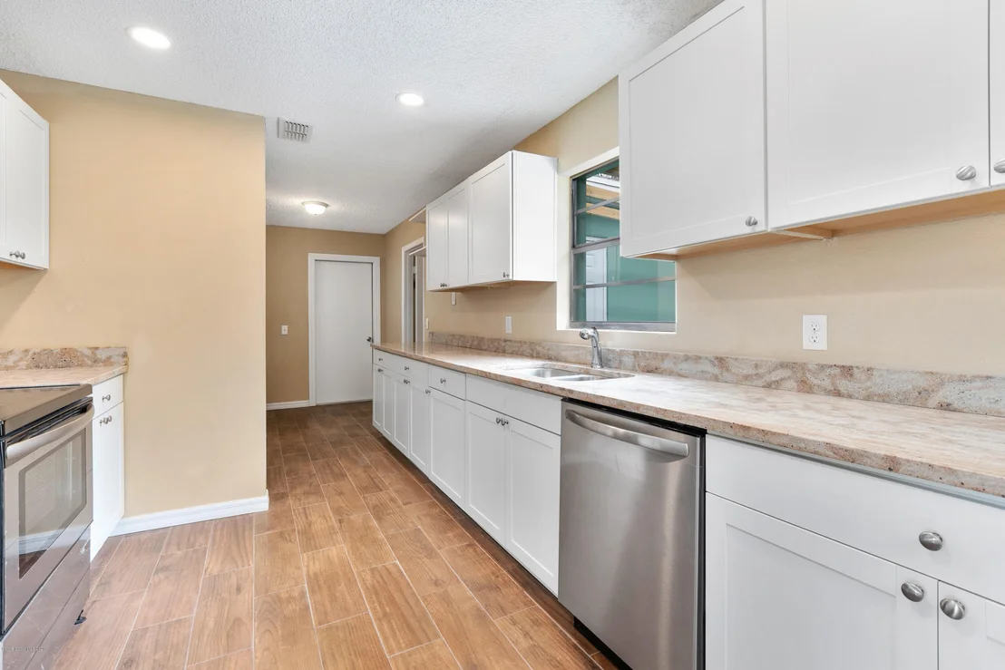 Photo of 523 Ford Circle E