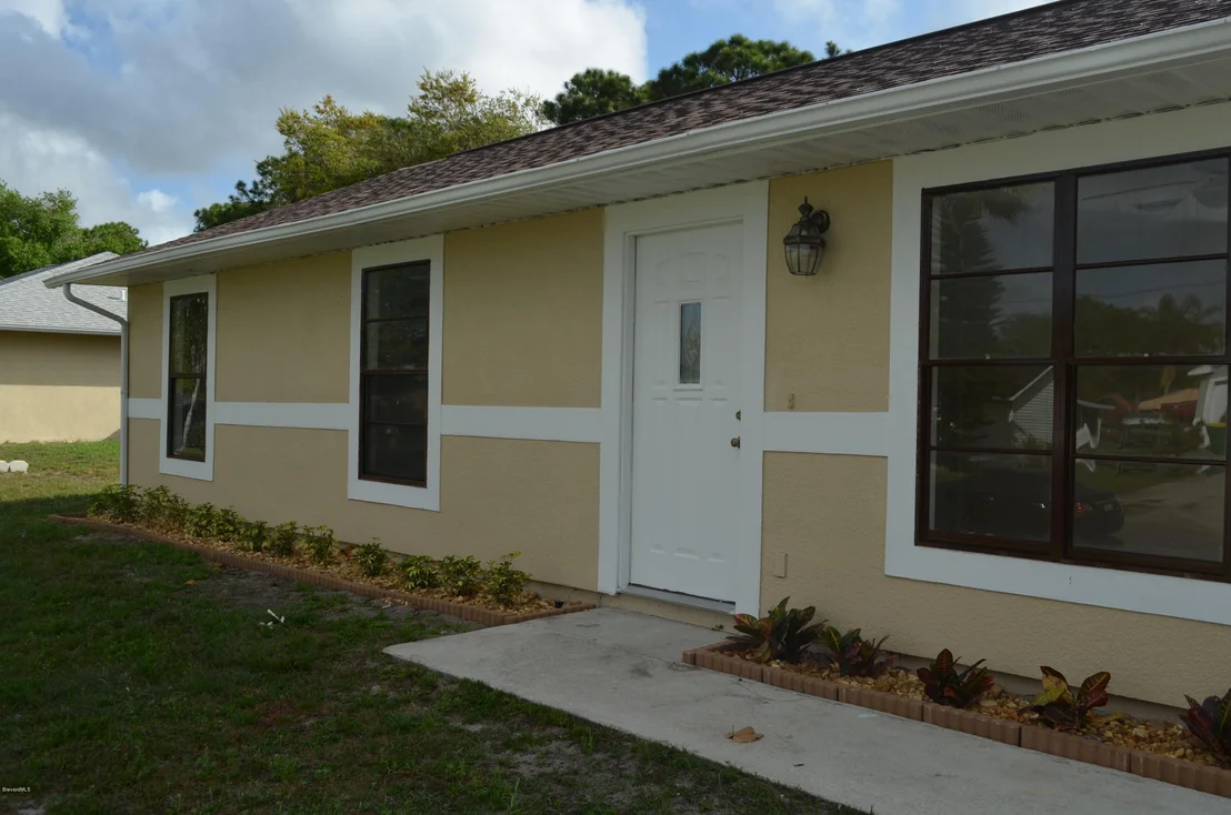 Photo of 6585 Dock Avenue