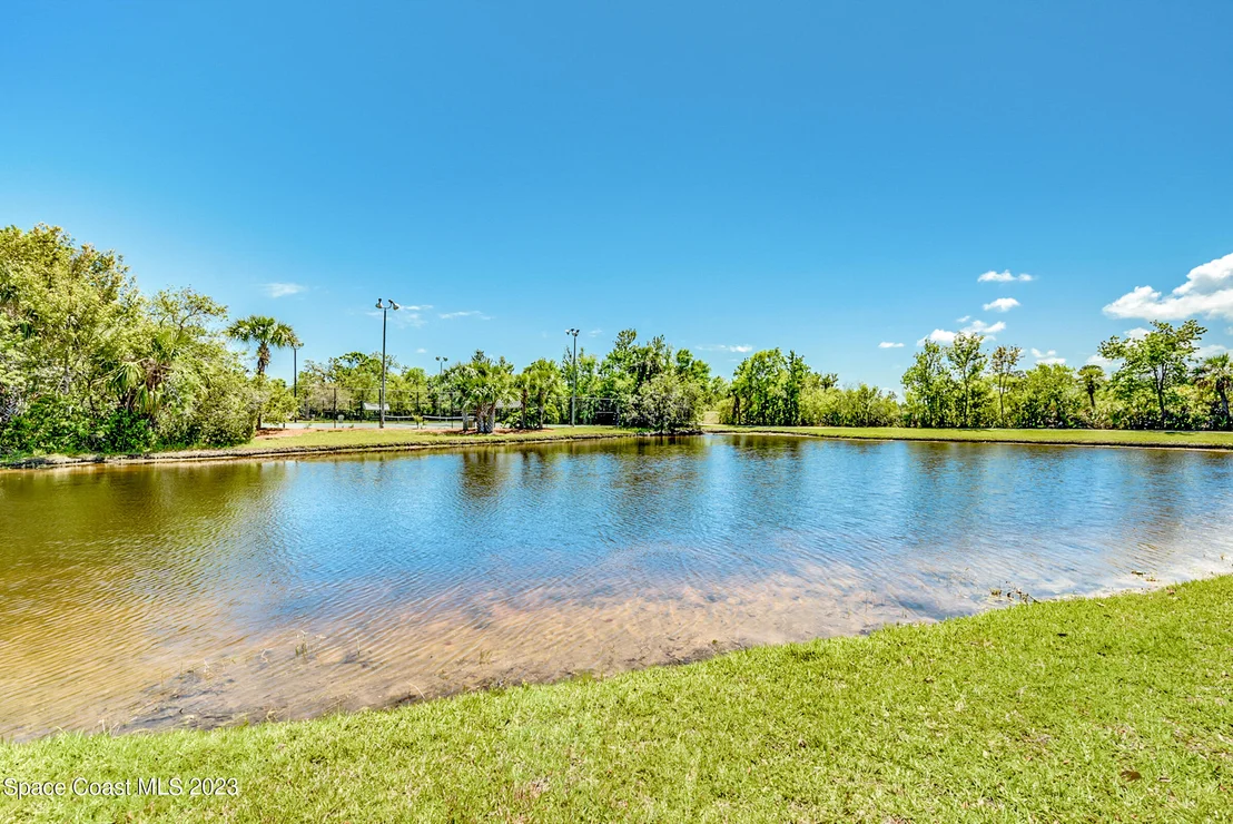 Photo of 844 Chatsworth Drive