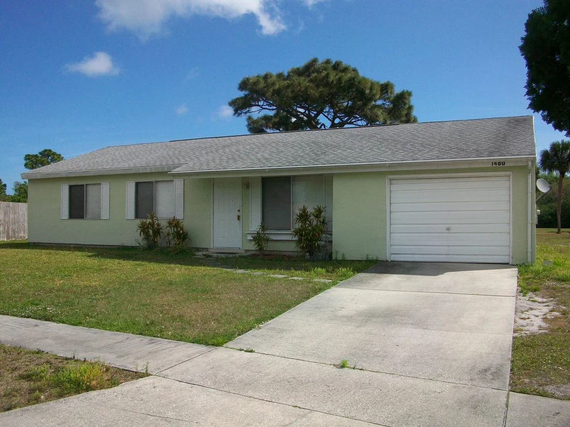 Photo of 1480 Carr Circle NE