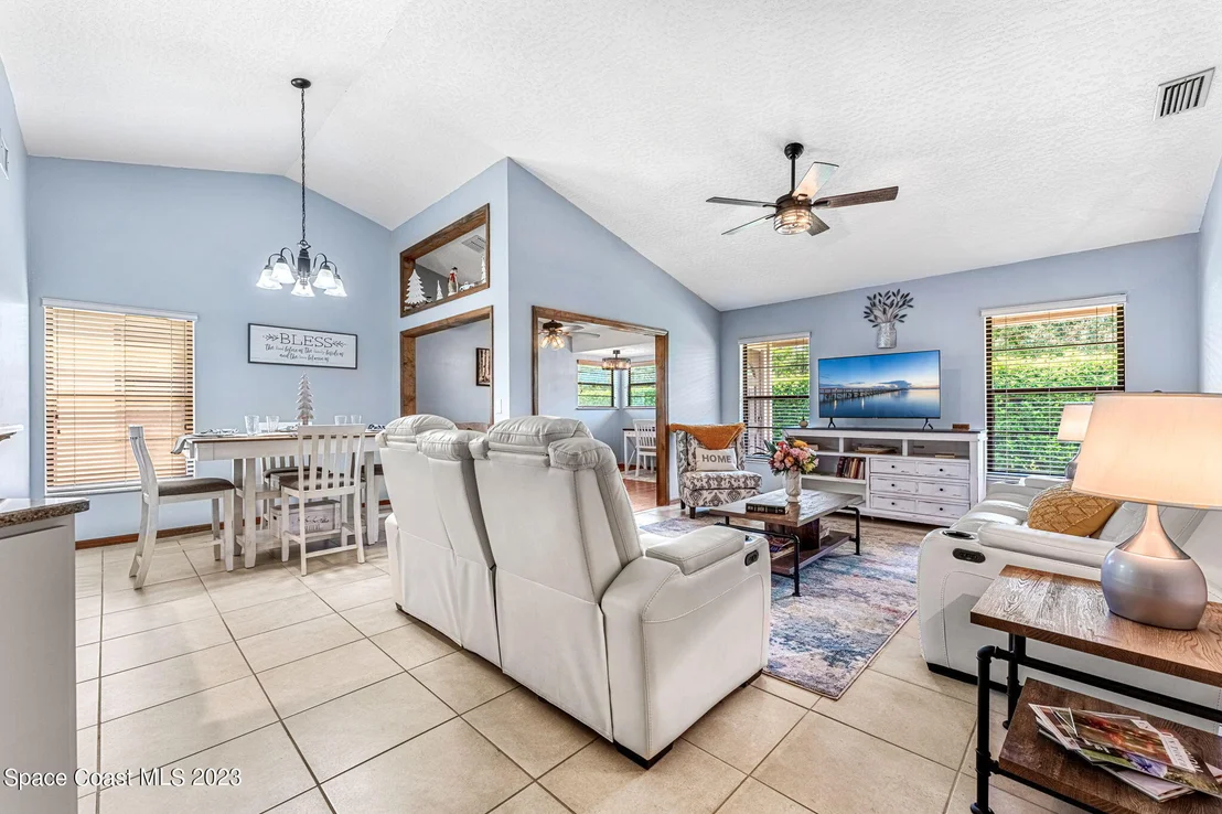 Photo of 885 Ridge Lake Drive