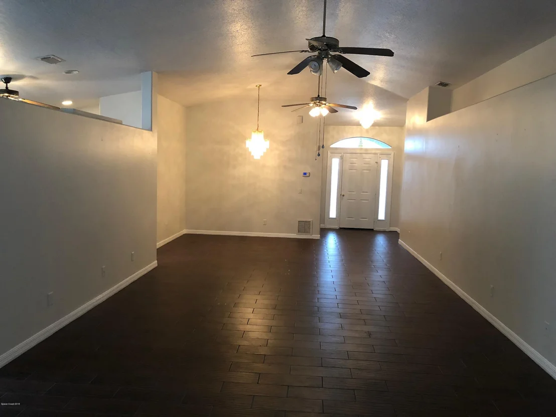 Photo of 1124 Pine Creek Circle NE