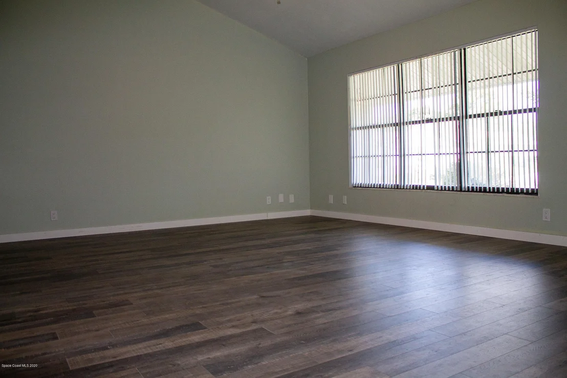Photo of 472 Rolling Hill Drive
