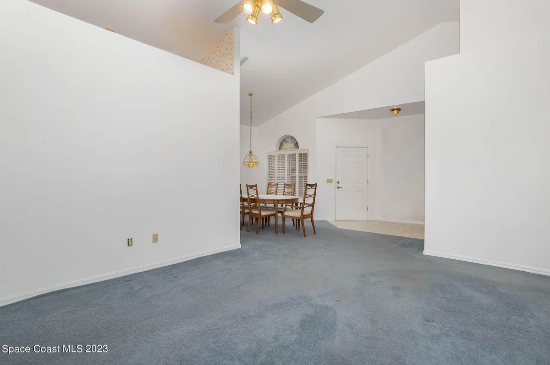 Photo of 484 Arrowmount Place