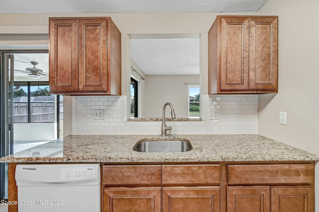 Photo of 781 Arundo Avenue NE