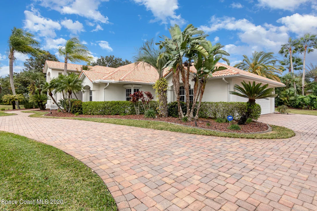 Photo of 889 Oak Park Drive