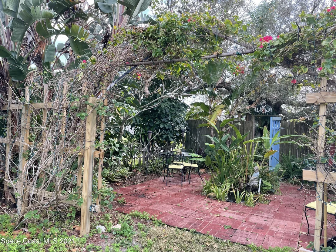 Photo of 1631 Old Colonial Way