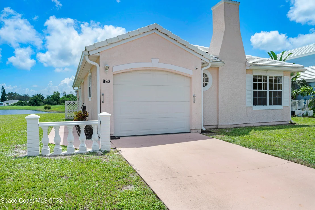 Photo of 963 Wateroak Drive NE