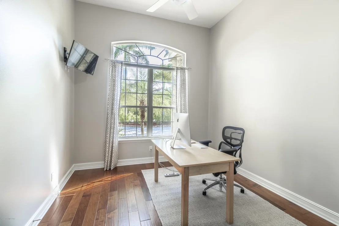 Photo of 814 Chatsworth Drive