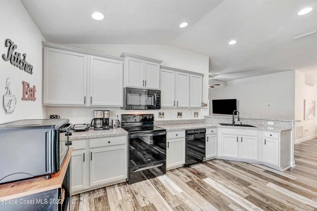 Photo of 1383 Steele Road SE