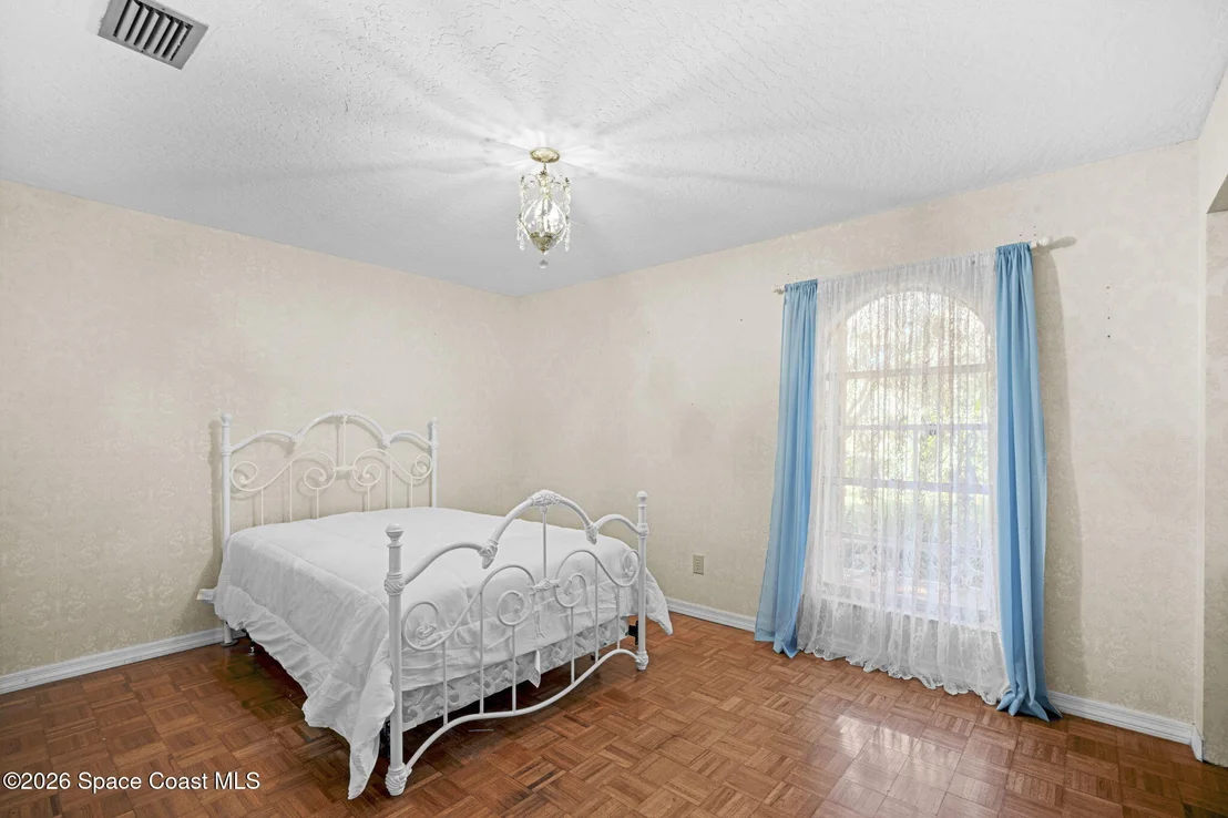 Photo of 620 W Pine Road