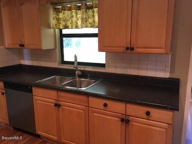 Photo of 2595 Wright Avenue
