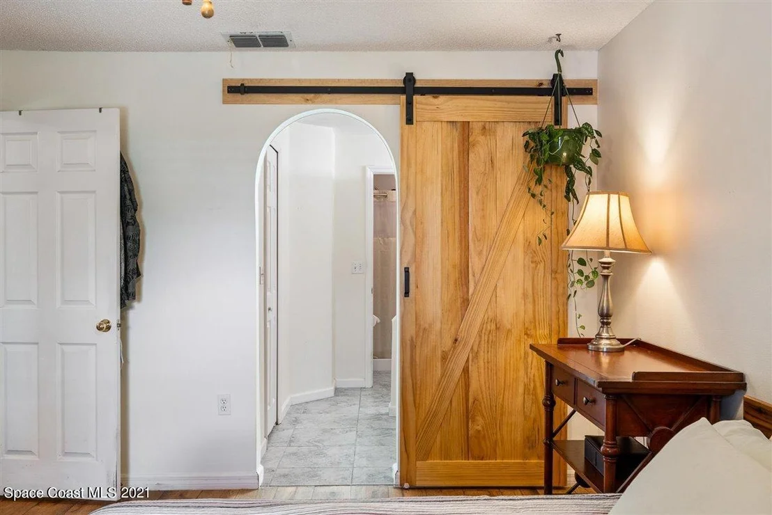 Photo of 1209 White Oak Circle