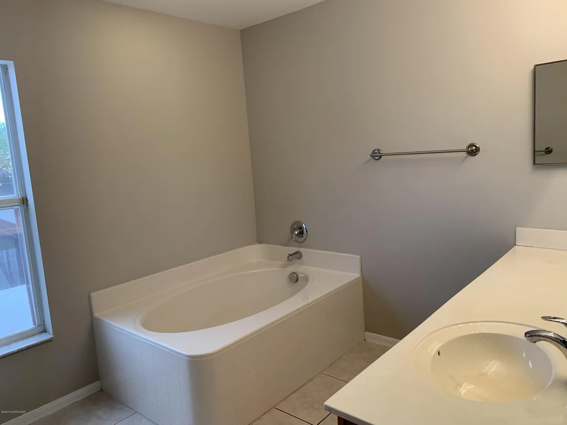 Photo of 575 Balcom SE