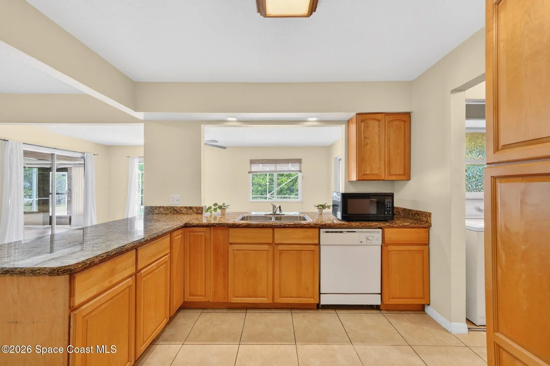 Photo of 1340 Mariposa Drive NE