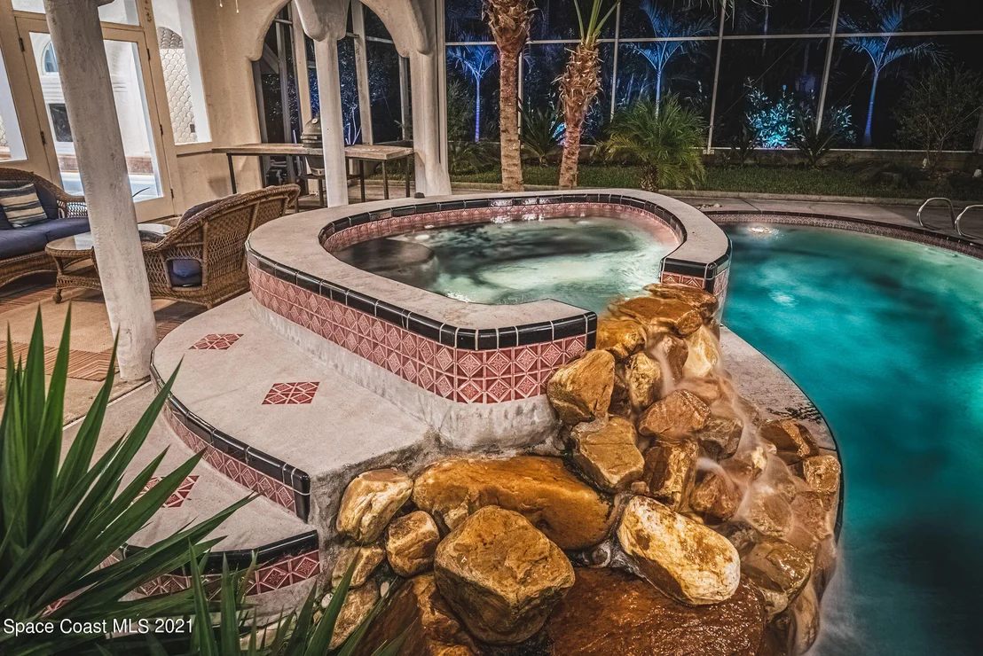 Photo of 472 Peregrine Drive