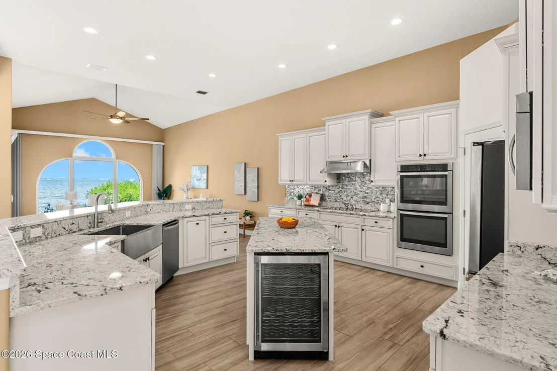Photo of 327 Island Drive