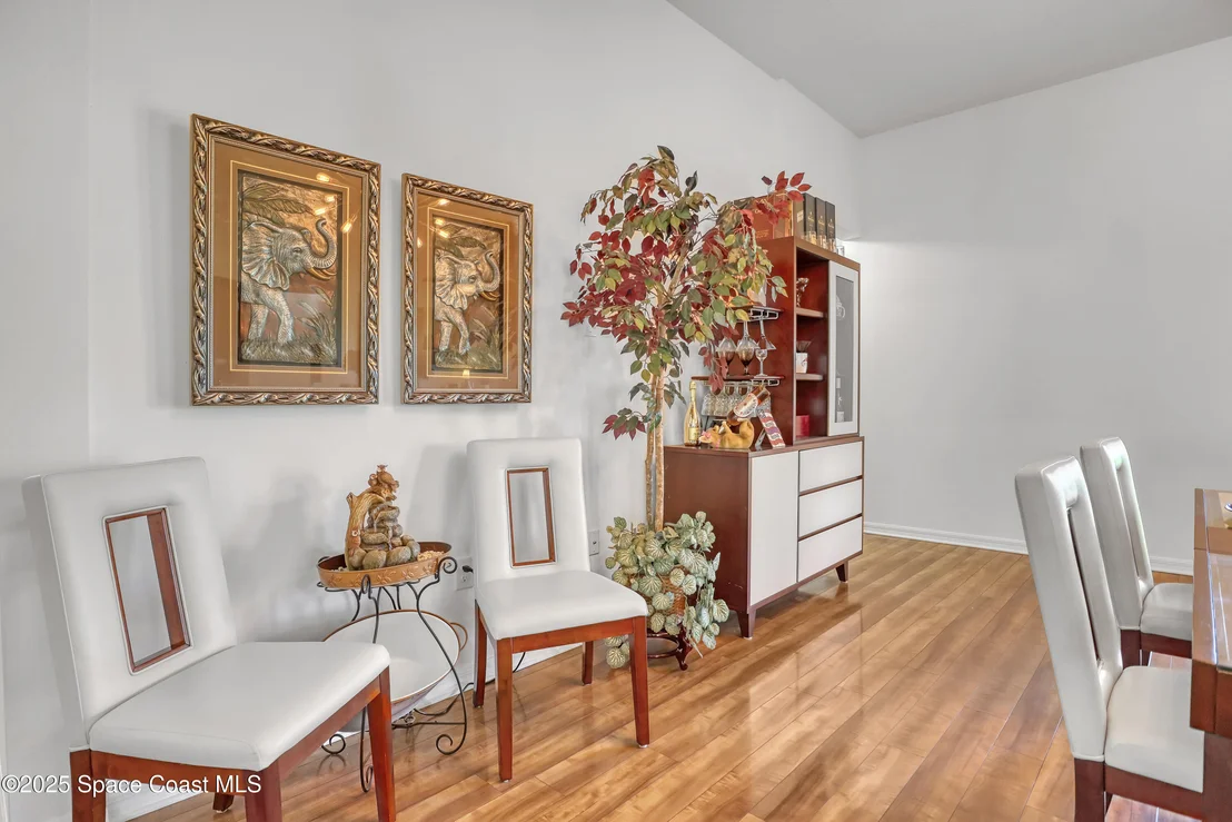 Photo of 1121 Morgan Circle NE