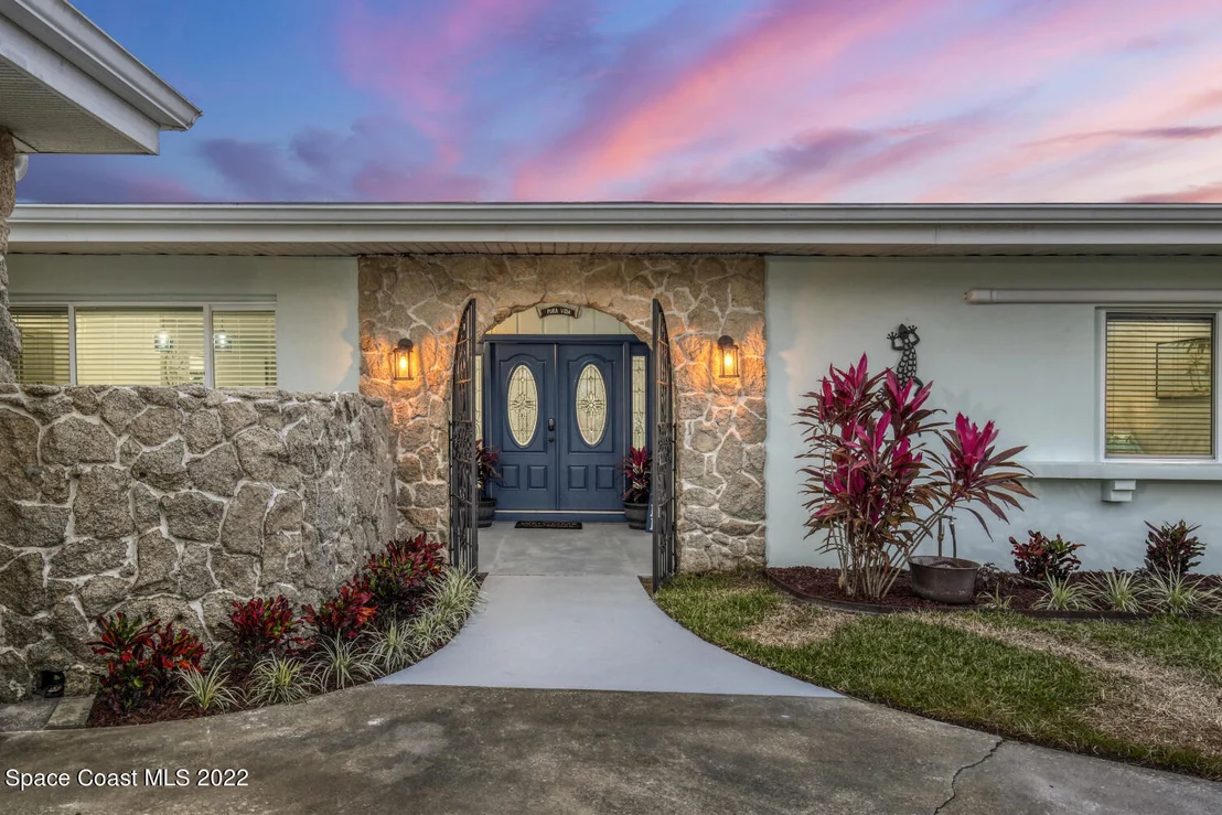 Photo of 760 Pebble Beach Avenue NE