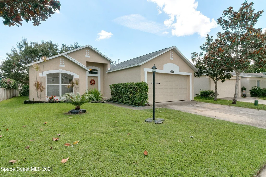 Photo of 1125 White Oak Circle