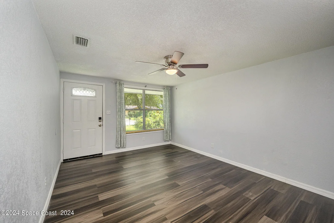 Photo of 6434 Cable Avenue