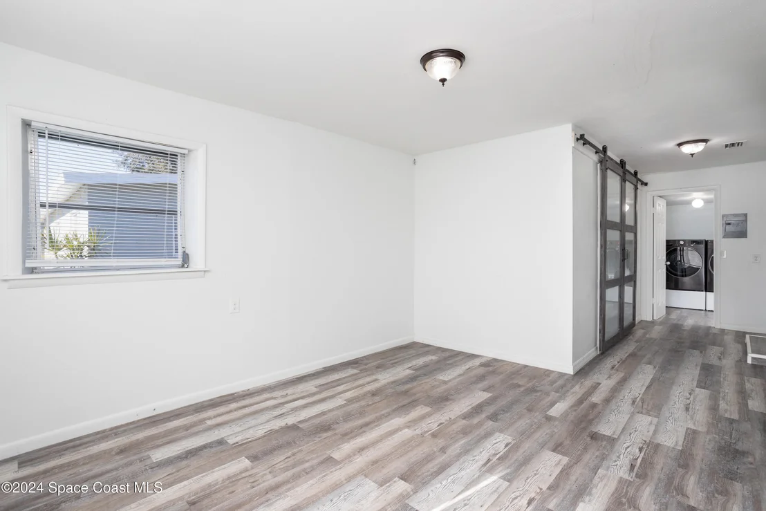 Photo of 1064 Cabot Drive NE