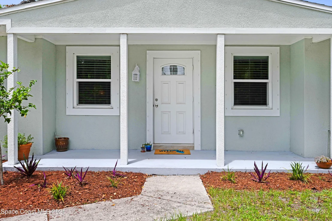 Photo of 827 Glenmore Circle