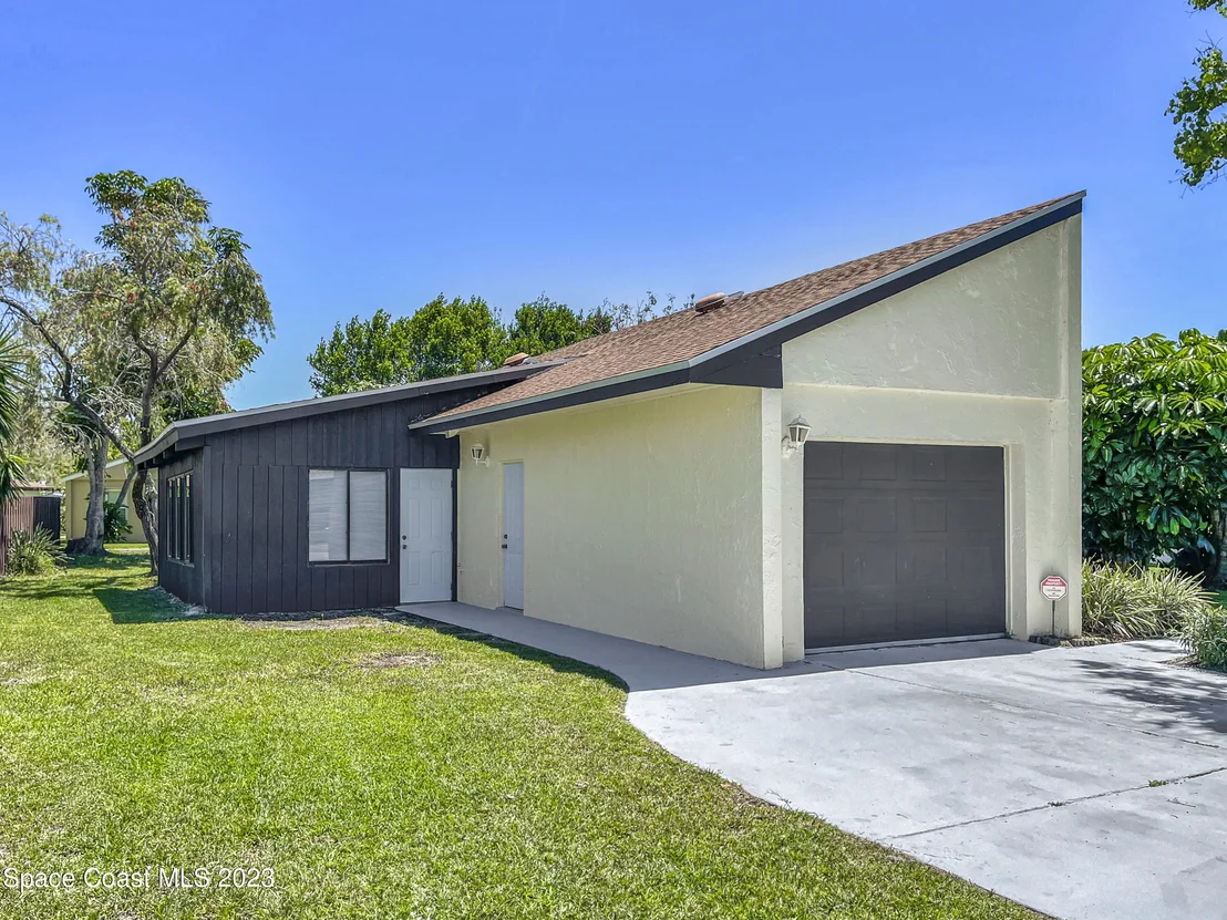 Photo of 295 Bayhead Drive