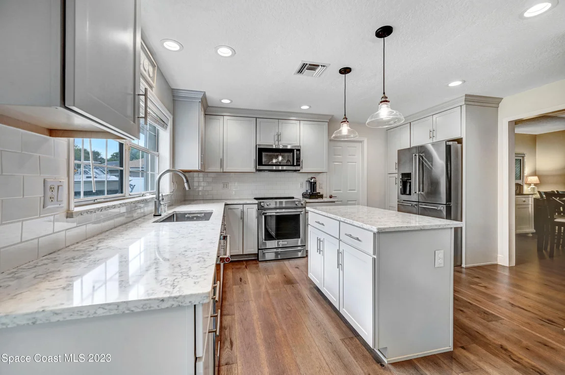 Photo of 2225 Royal Oaks Drive