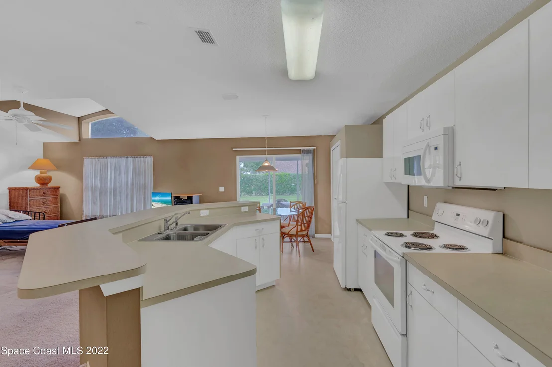 Photo of 1019 E 13th Square